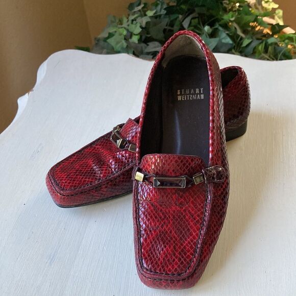 Stuart Weitzman Hazel Snakeskin Deep Red Embossed Leather Driving Loafers Sz 5 - Picture 1 of 16